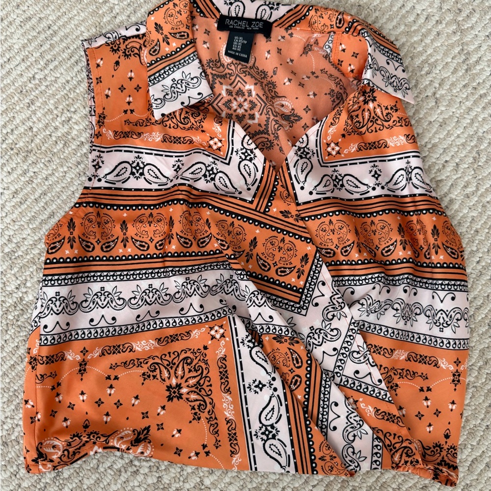 Patterned Blouse - Picture 2 of 3